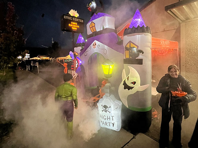 Solarity sponsors the 2024 Selah Chambers Business Trick-or-Treat